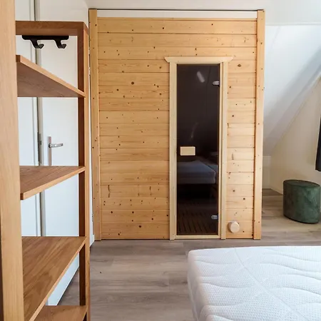 With Sauna Near A Lake, Cleaning Included 別荘
