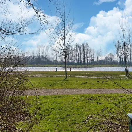 別荘 With Sauna Near A Lake, Cleaning Included *